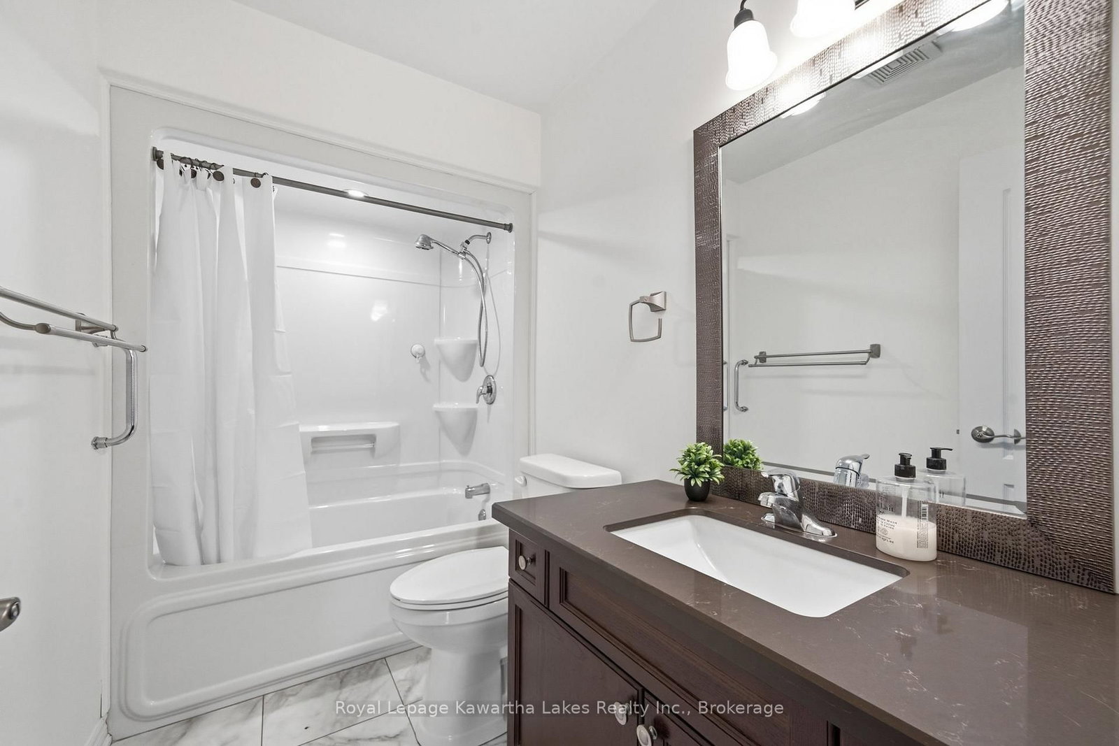 25 Barron Boulevard • Kawartha Lakes, ON photo 17