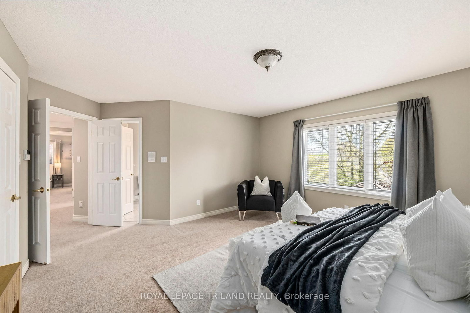 Detached House for sale at 56 Glenridge Crescent, London North, Ontario, N6G 4W6 - North A - MLS: X13638136