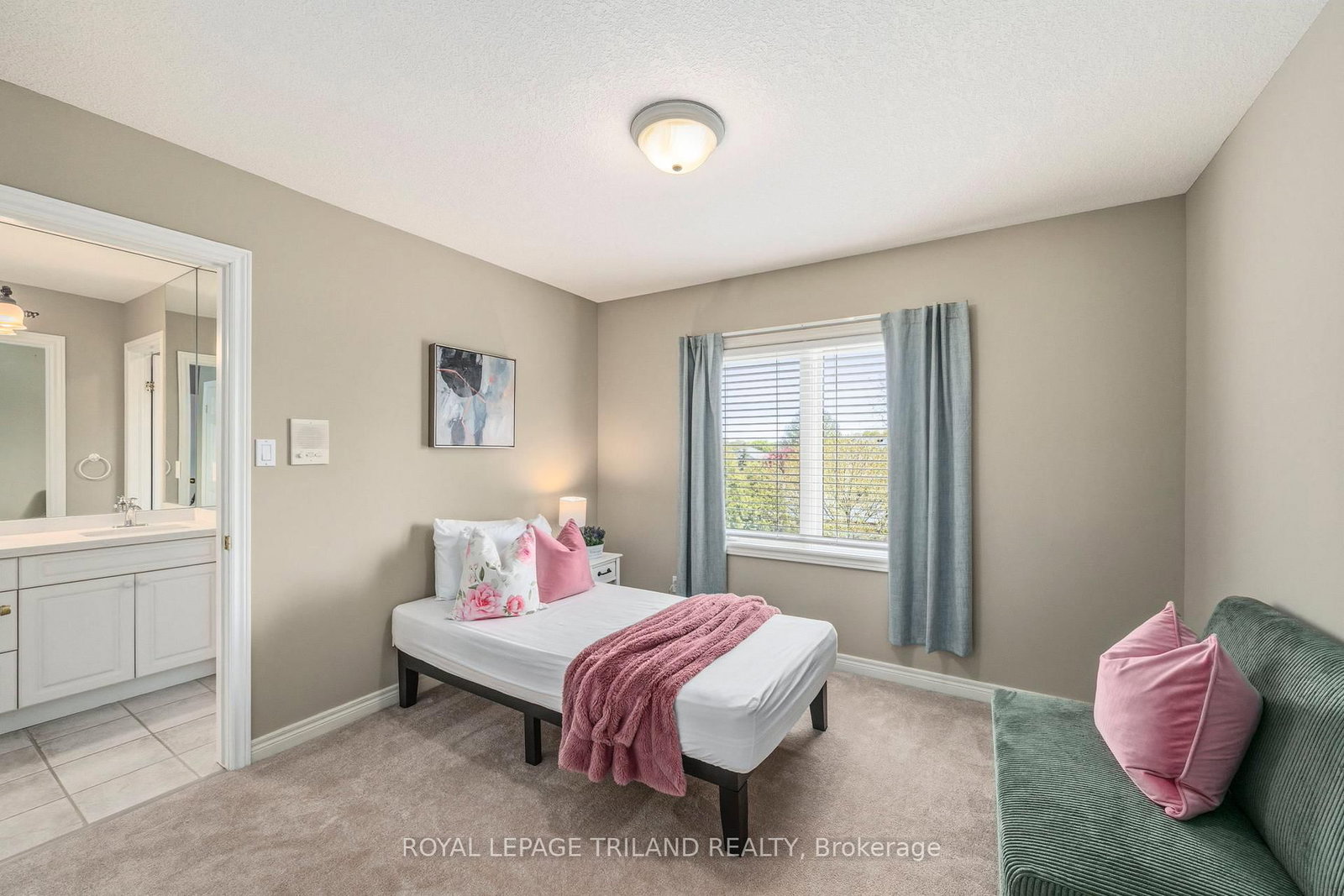 Detached House for sale at 56 Glenridge Crescent, London North, Ontario, N6G 4W6 - North A - MLS: X13638136