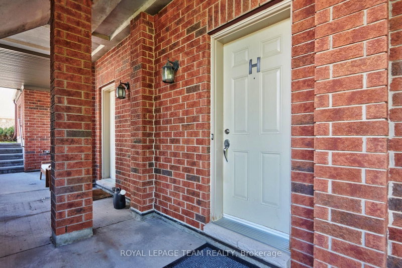 105 Fraser Fields Way photo 4