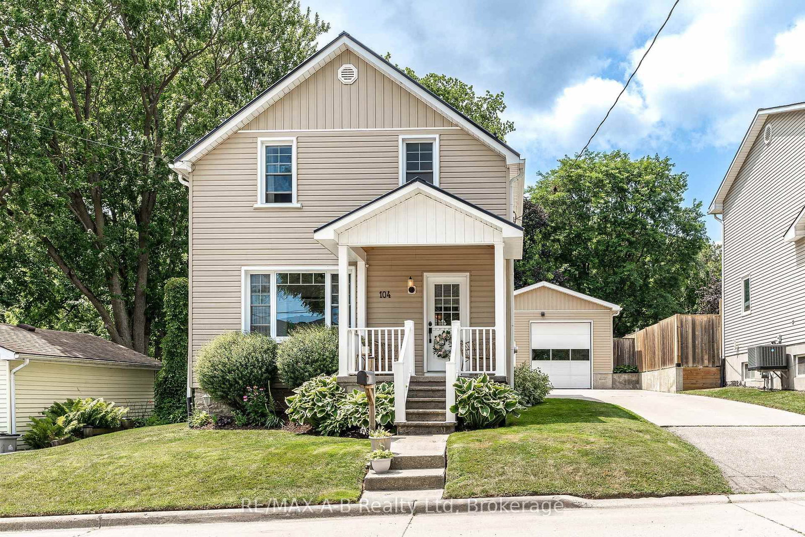 104 Ontario Street S • St. Marys, ON photo 1