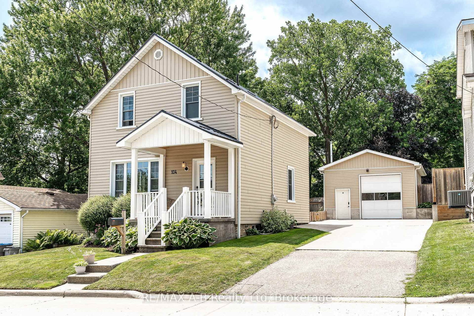104 Ontario Street S • St. Marys, ON photo 3