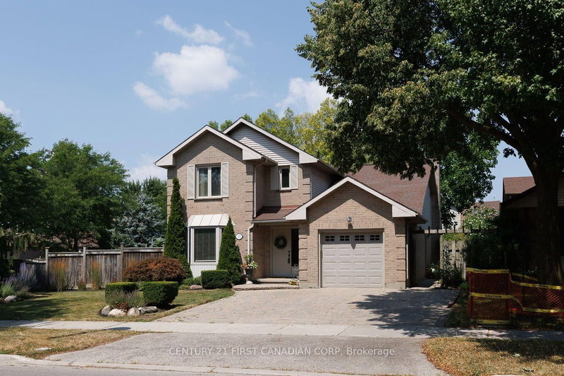 255 Deveron Crescent