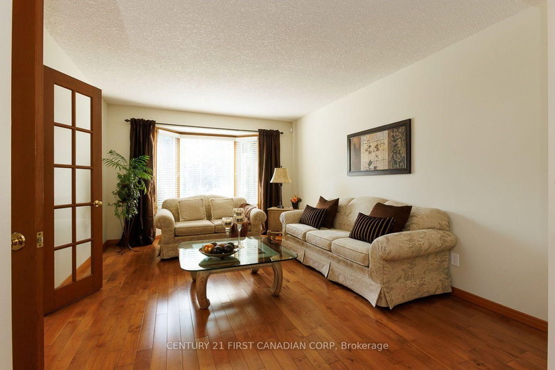 255 Deveron Crescent
