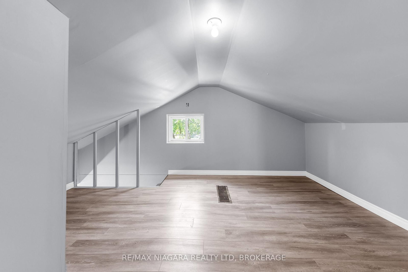 394 Simpson Avenue • Welland, ON photo 15