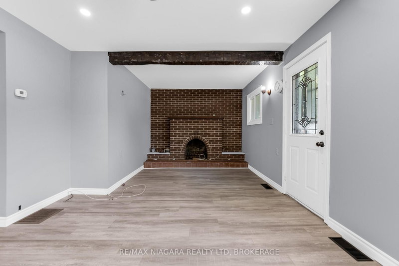 394 Simpson Ave photo 4