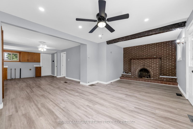 394 Simpson Ave photo 5