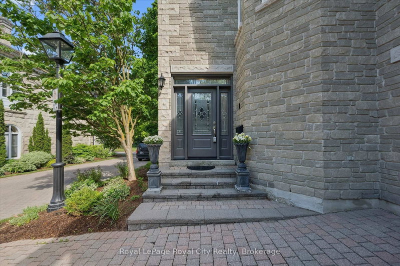 11 - 25 MANOR PARK Crescent