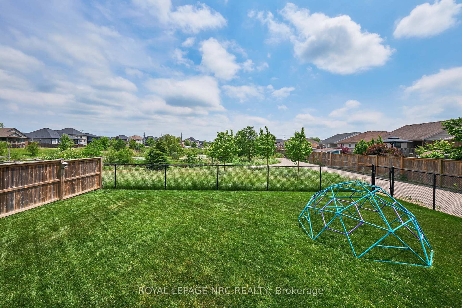 80 Days Avenue • Thorold, ON photo 6
