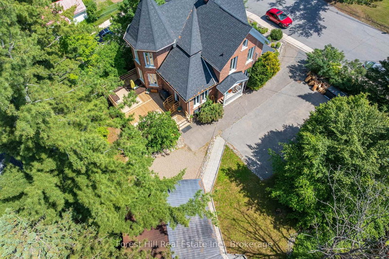 5 Lorne Street N