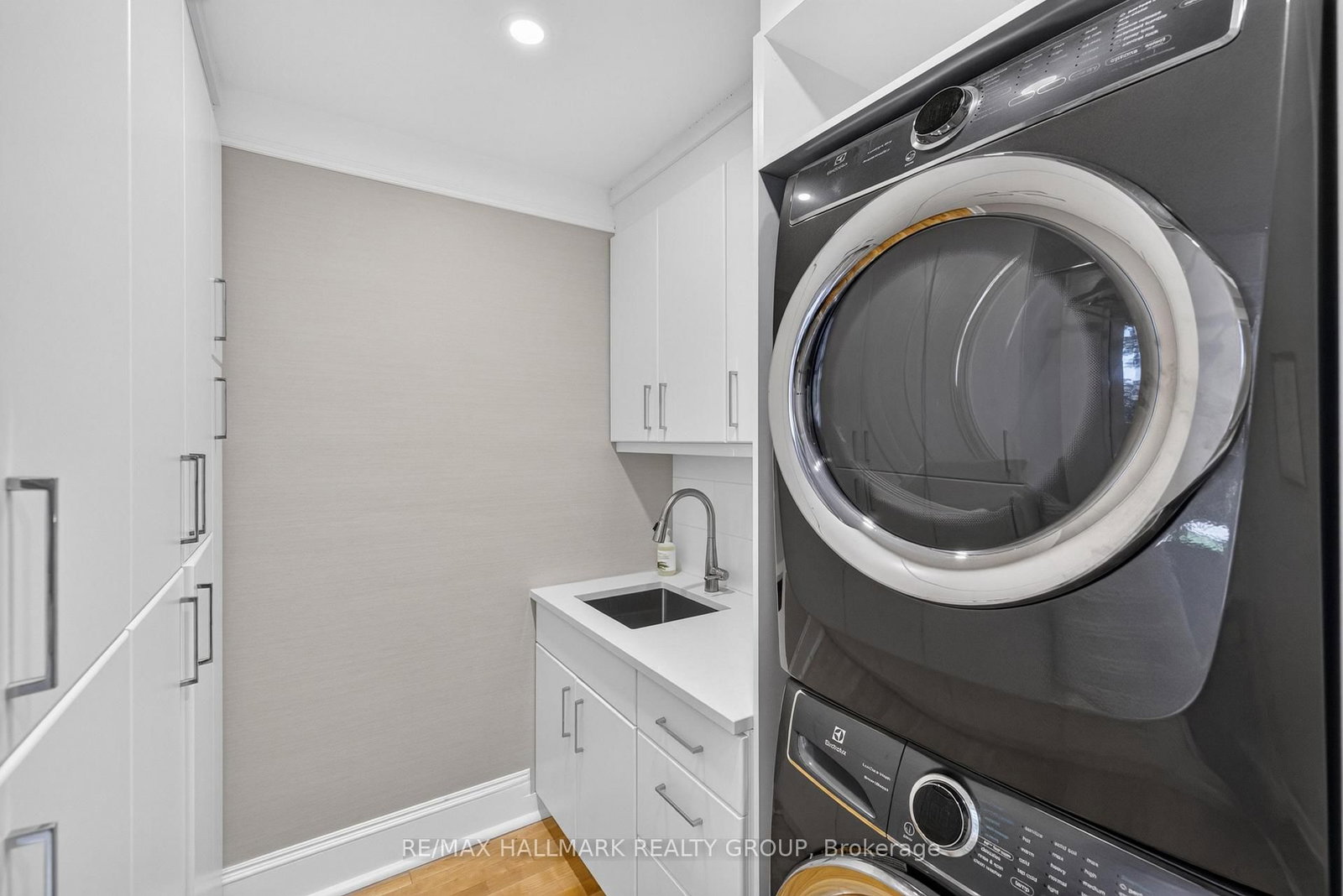 406 Huron Avenue S • Ottawa, ON photo 29