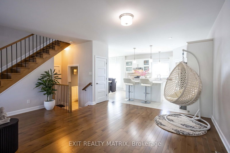431 Provence Ave photo 4