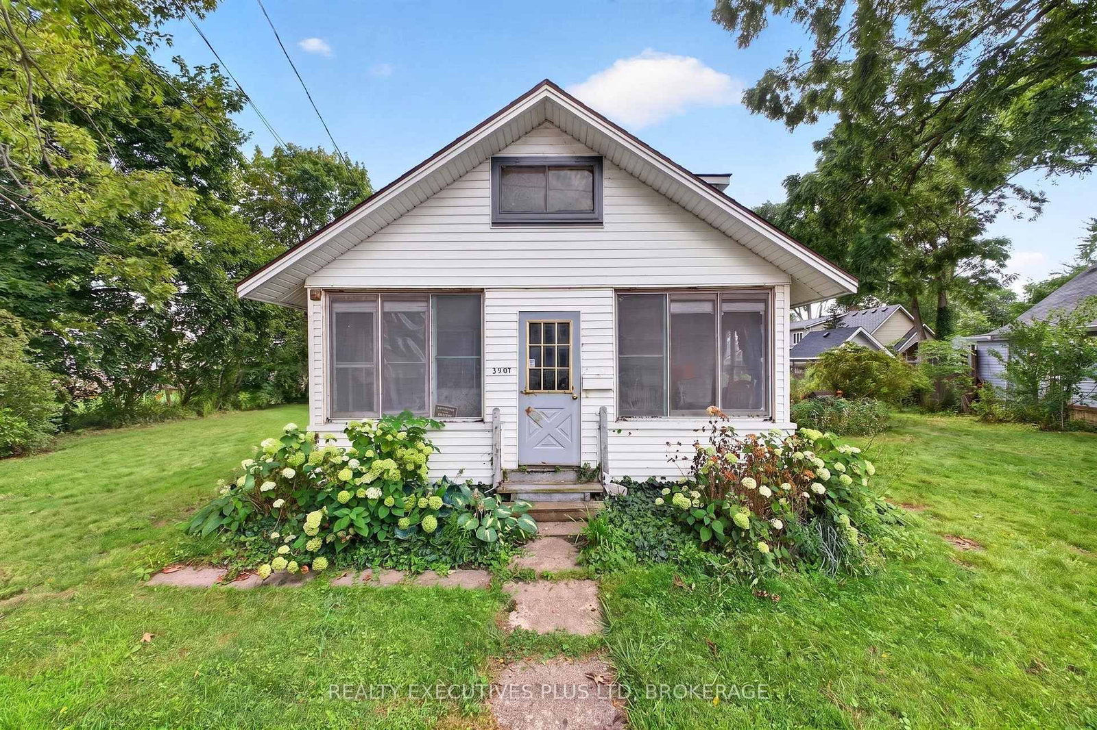 3907 Alexandra Road • Fort Erie, ON photo 1