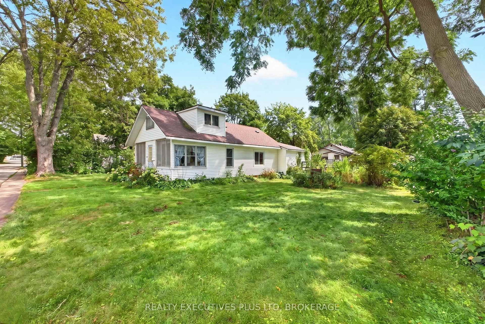 3907 Alexandra Road • Fort Erie, ON photo 2