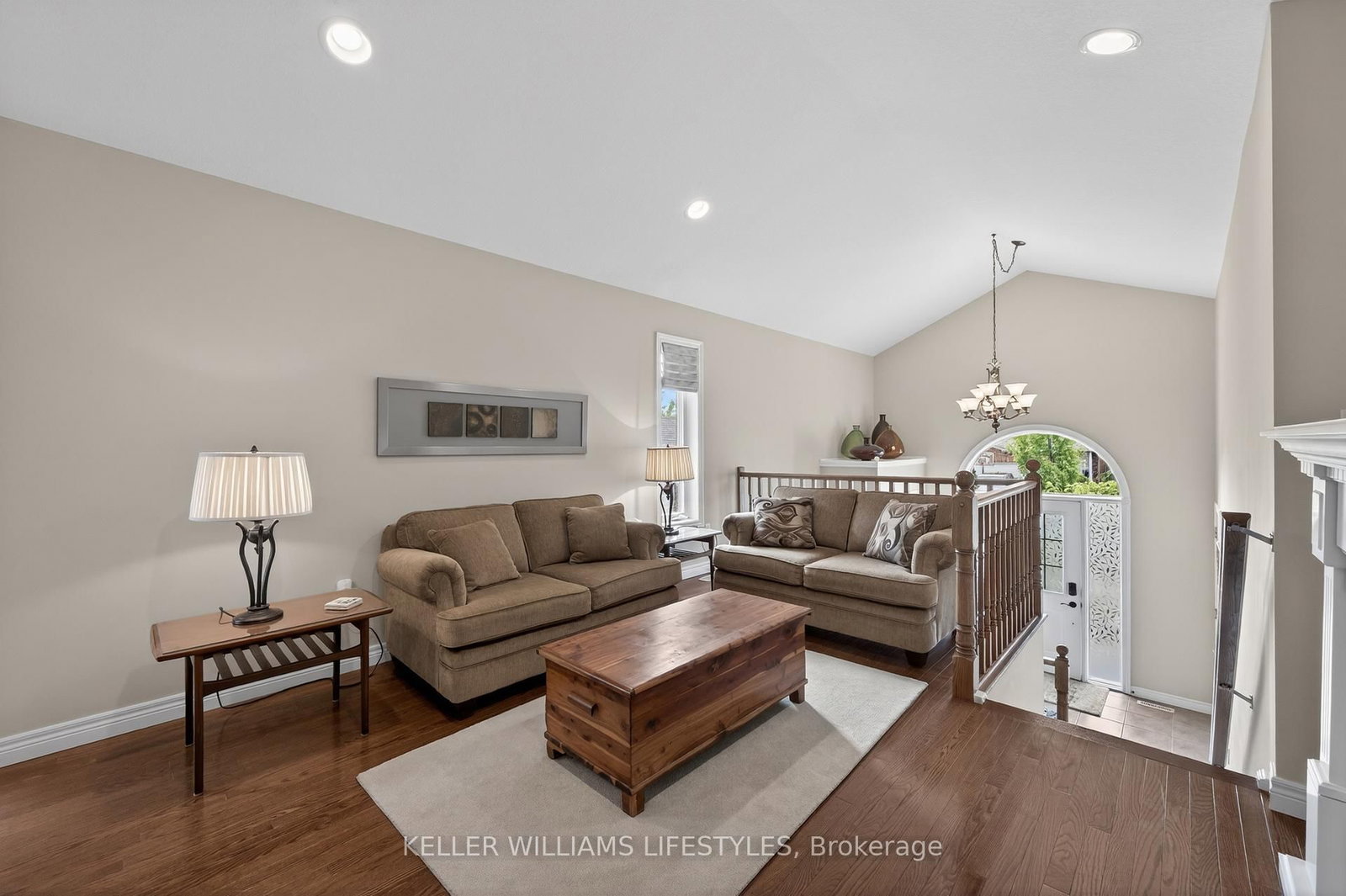 1990 Foxwood Avenue • London North, ON photo 2