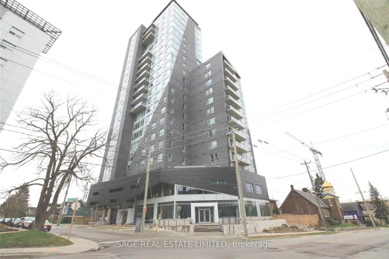2002 - 158 King Street N