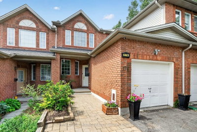 174 Carwood Circle W • Ottawa, ON photo 2