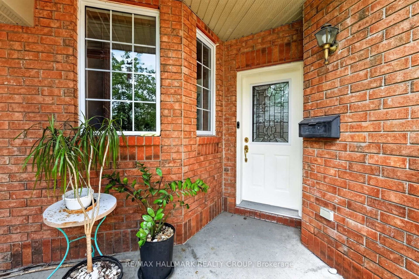 174 Carwood Circle W • Ottawa, ON photo 3