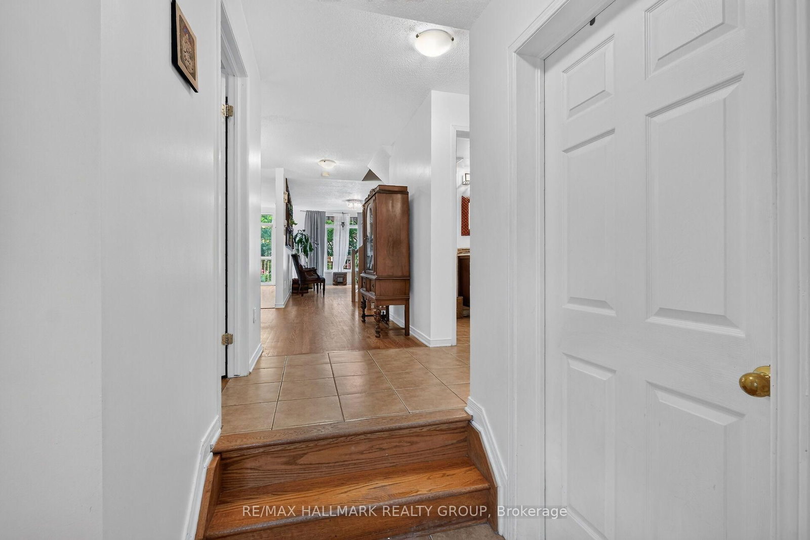 174 Carwood Circle W • Ottawa, ON photo 4