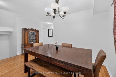 174 Carwood Circle W • Ottawa, ON photo 6