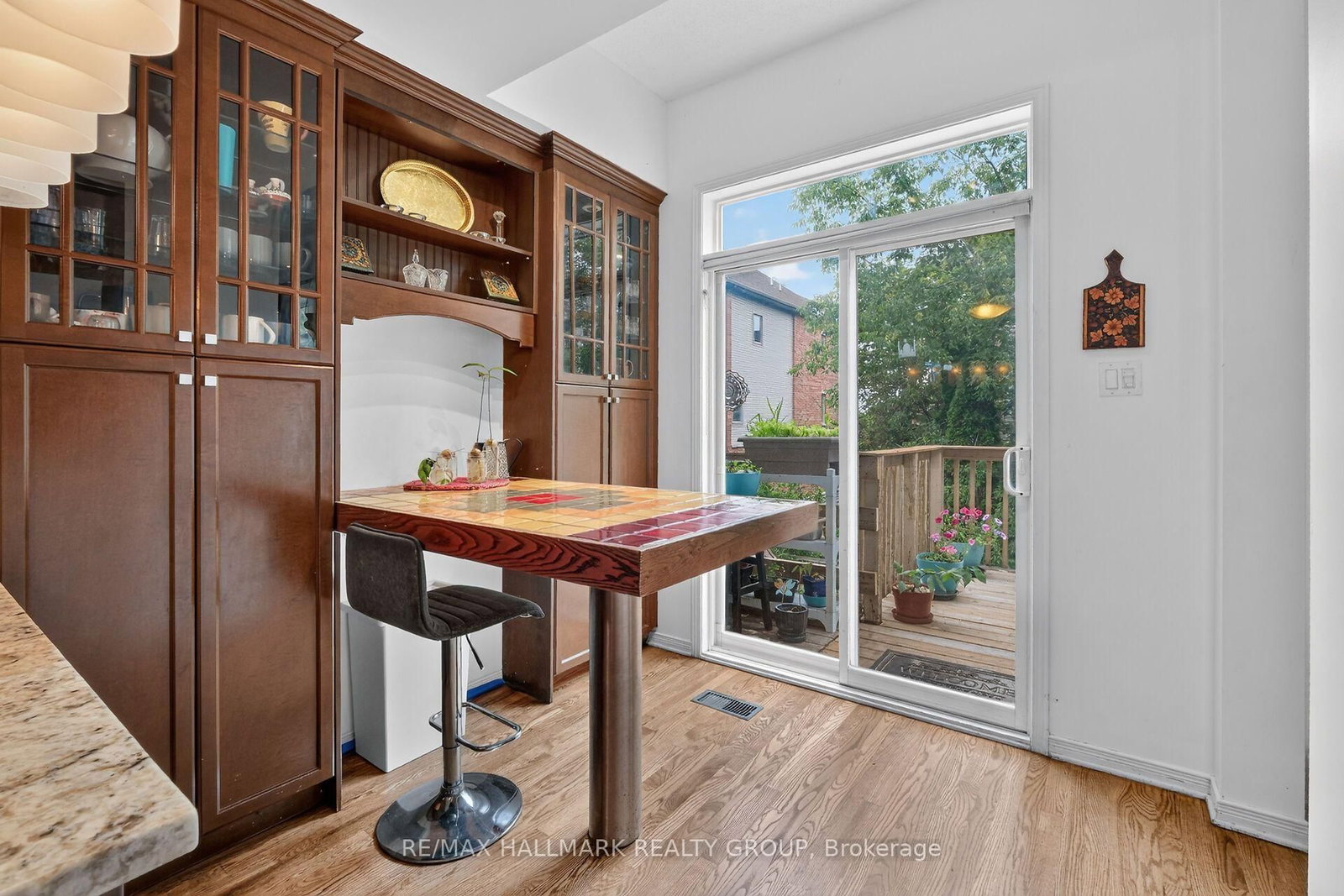 174 Carwood Circle W • Ottawa, ON photo 8