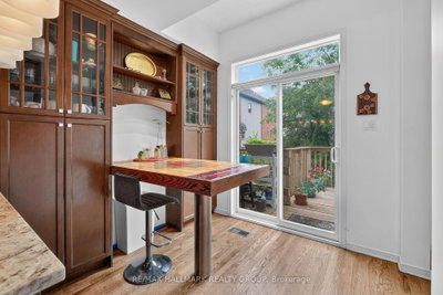 174 Carwood Circle W • Ottawa, ON photo 8