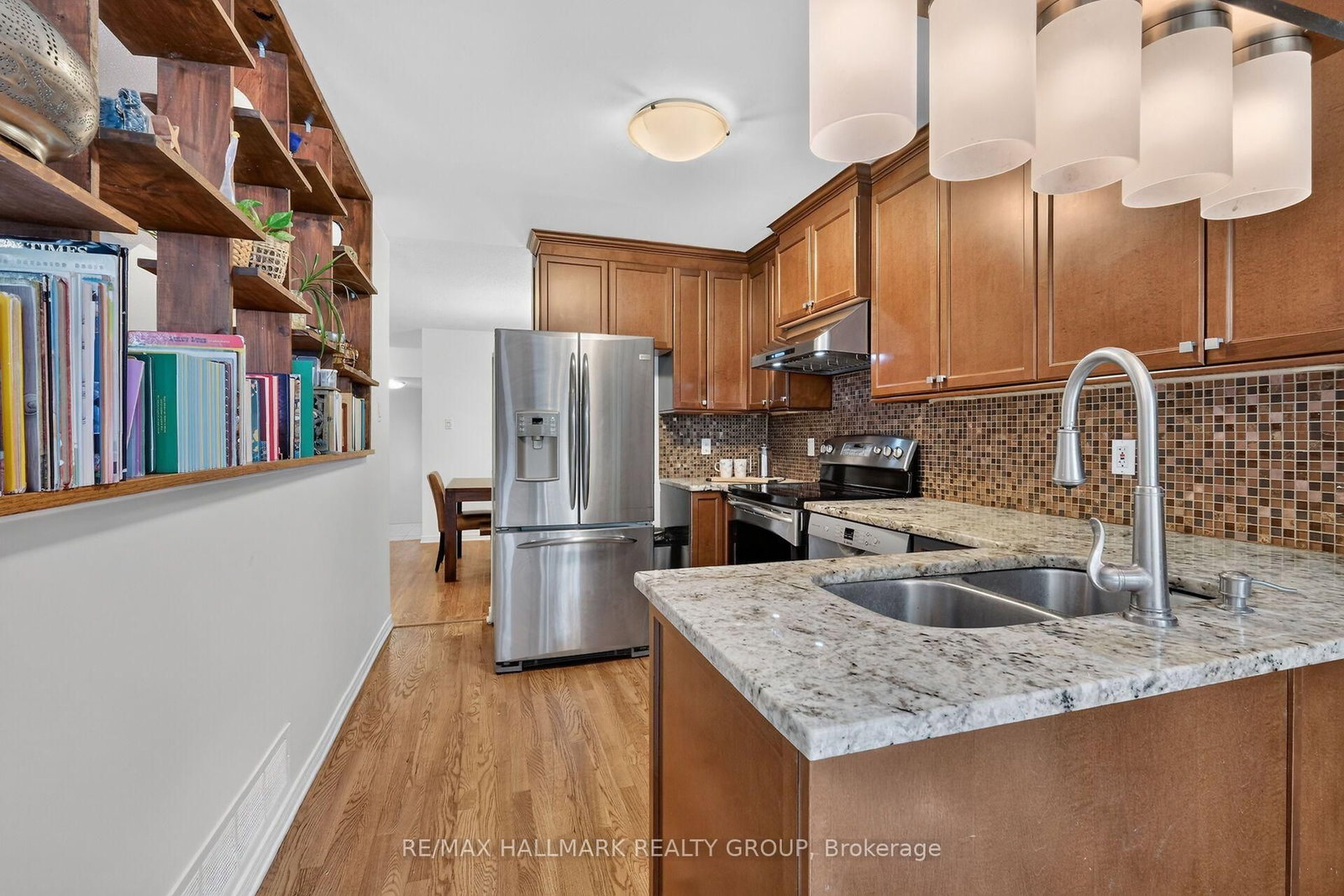 174 Carwood Circle W • Ottawa, ON photo 9