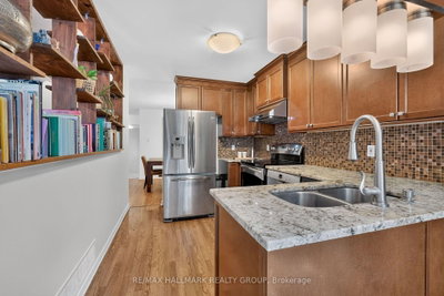 174 Carwood Circle W • Ottawa, ON photo 9