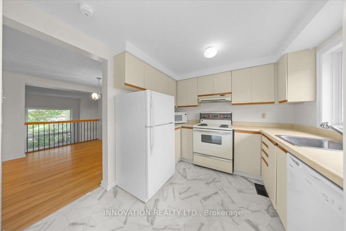 76 Esterlawn Private • #2 • Ottawa, ON photo 11