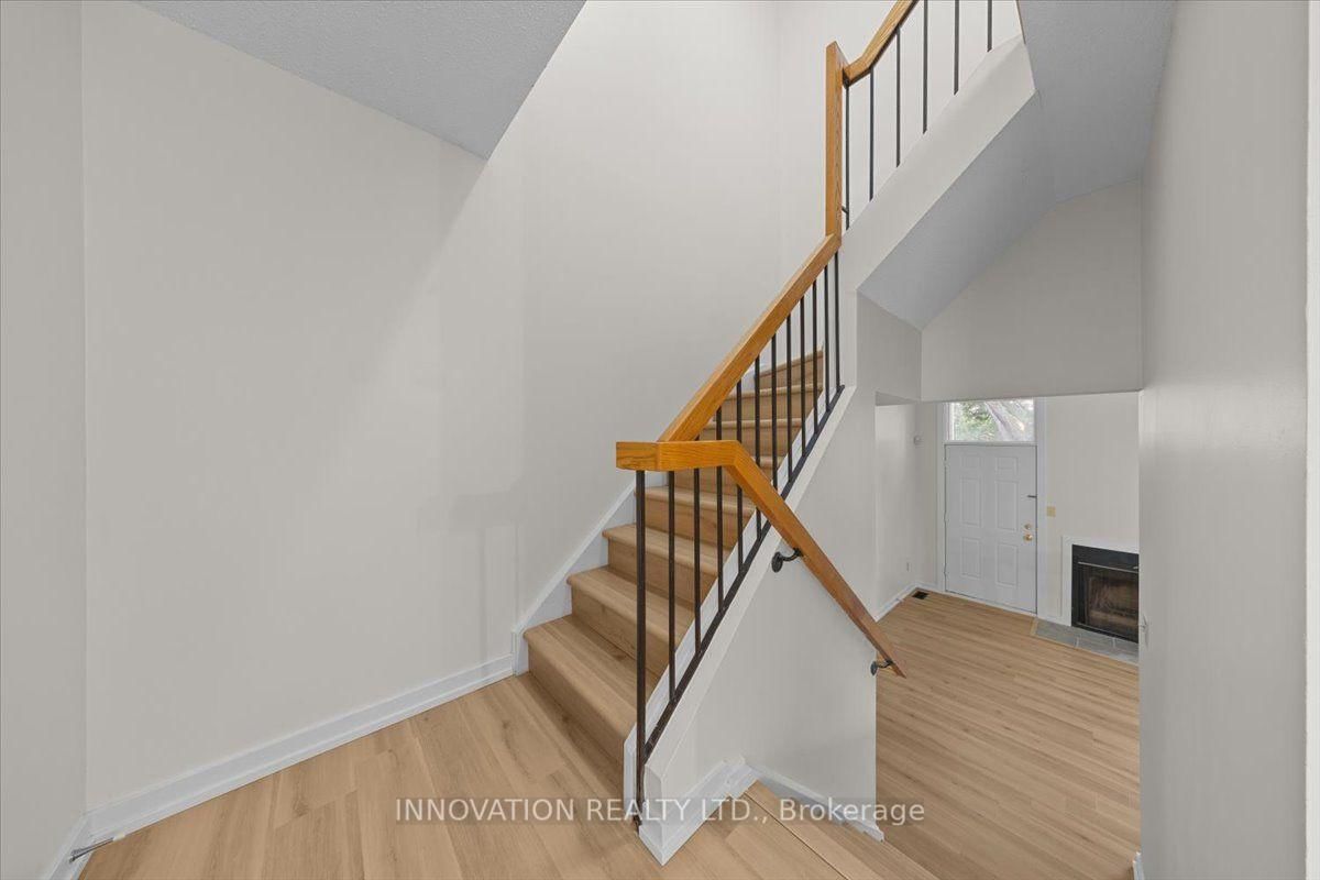 76 Esterlawn Private • #2 • Ottawa, ON photo 18