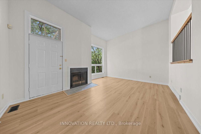 76 Esterlawn Private photo 4