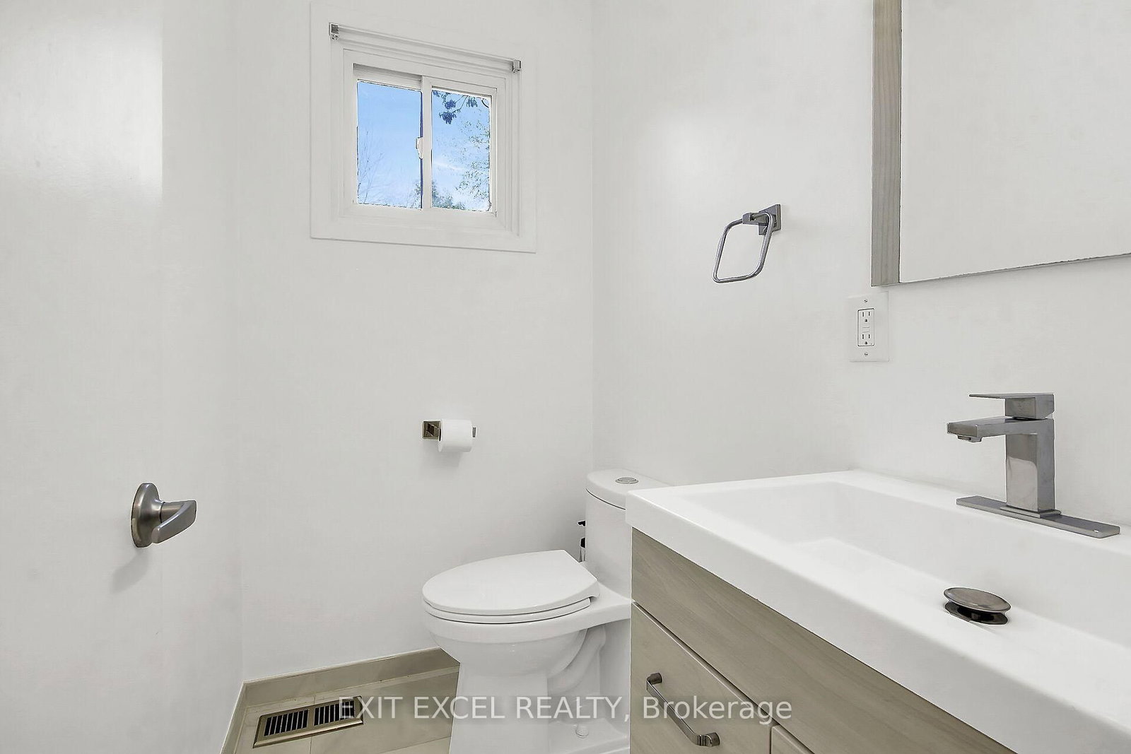 25 Uxbridge Crescent • Ottawa, ON photo 12
