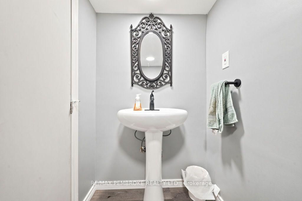 597 Almira Street S • Pembroke, ON photo 32
