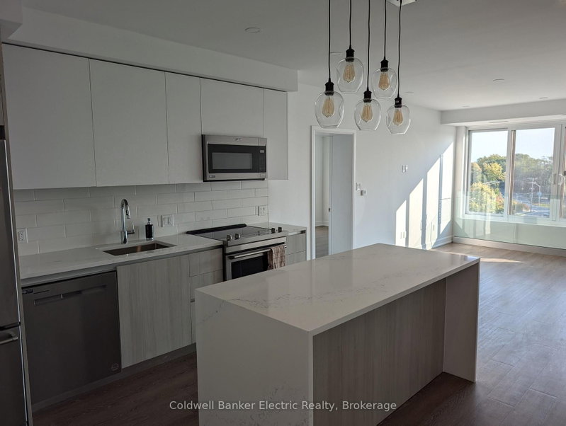 802 - 195 Hunter Street E