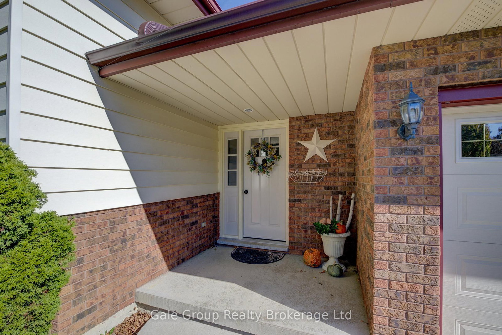 456 Ojibway Street • Woodstock, ON photo 3