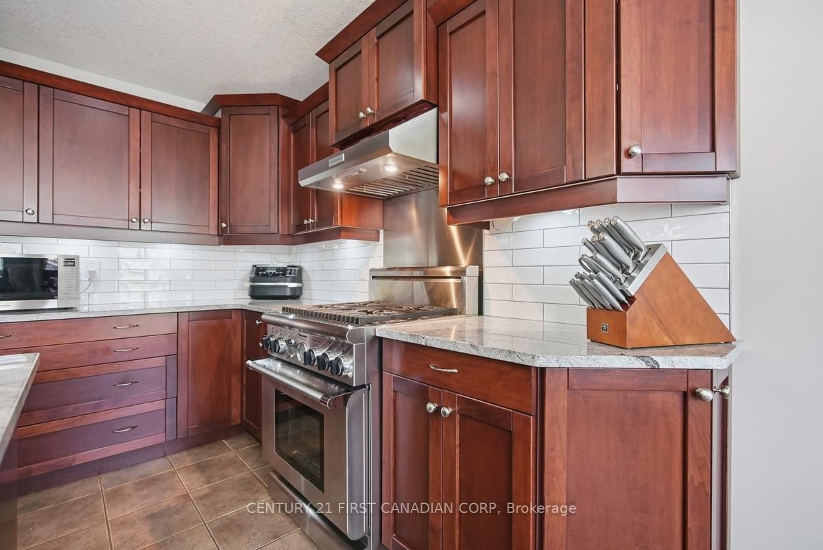 Detached House for sale at 1694 Green Gables Road, London South, Ontario, N6M 0A3 - South U - MLS: X13639730