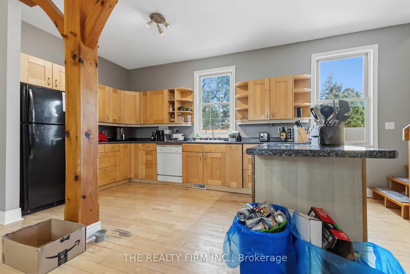 Listing Image 10