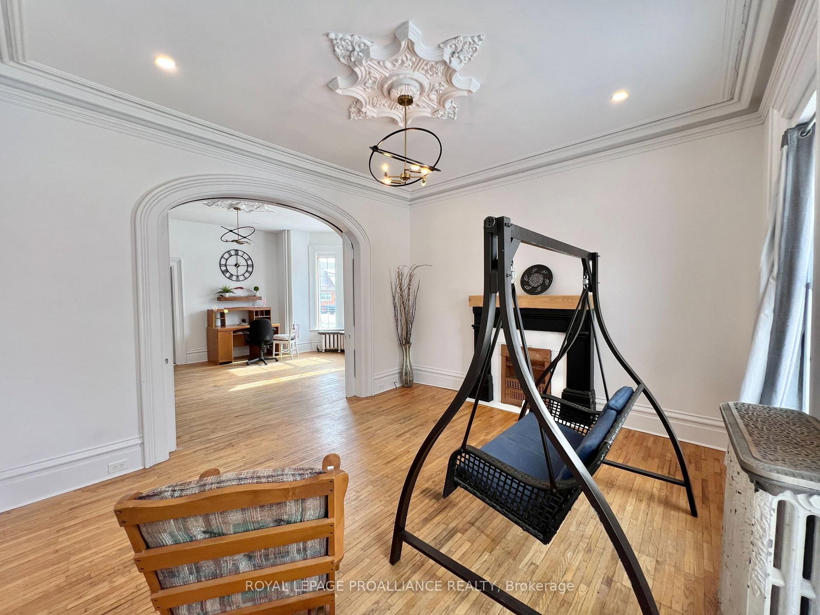 Listing Image 6