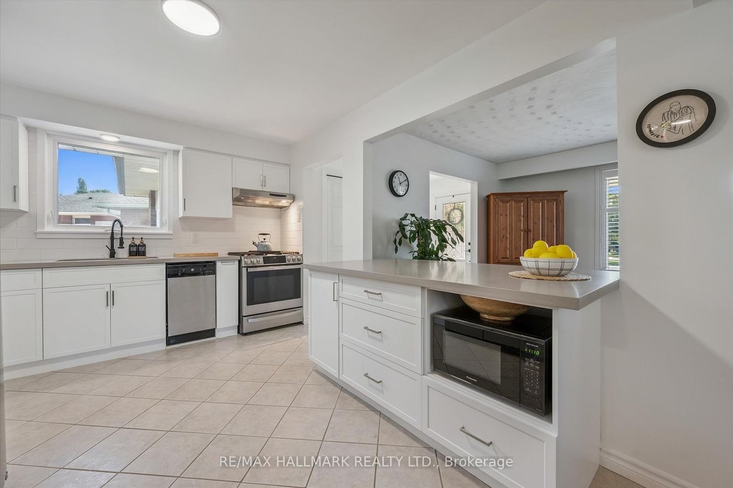 32 Warwick Court • Kitchener, ON photo 11