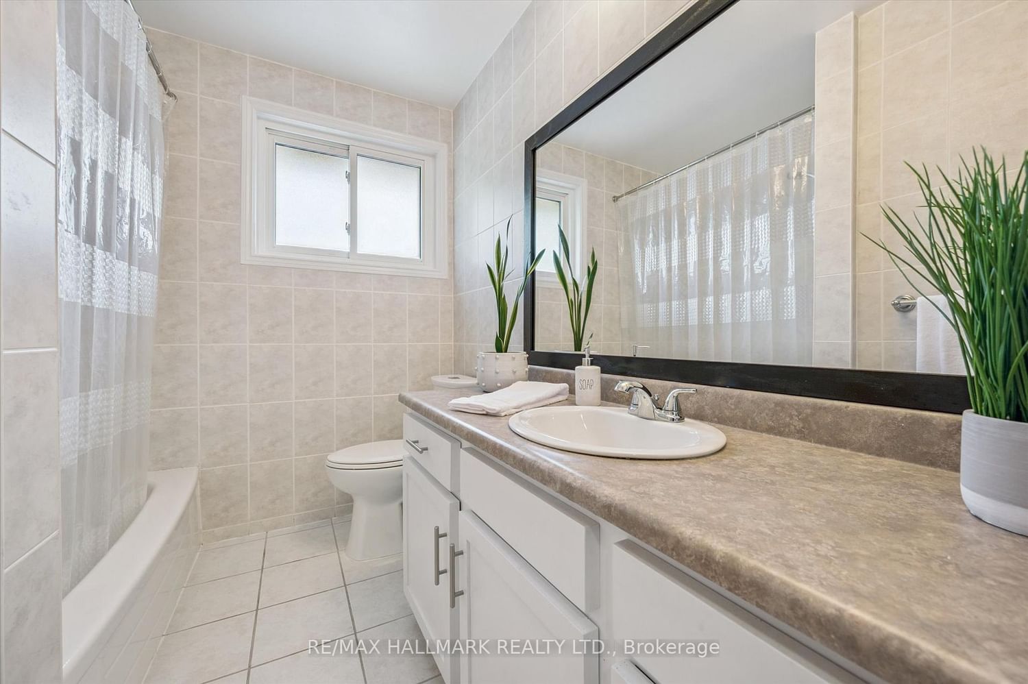 32 Warwick Court • Kitchener, ON photo 19