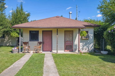 32 Warwick Court • Kitchener, ON photo 2