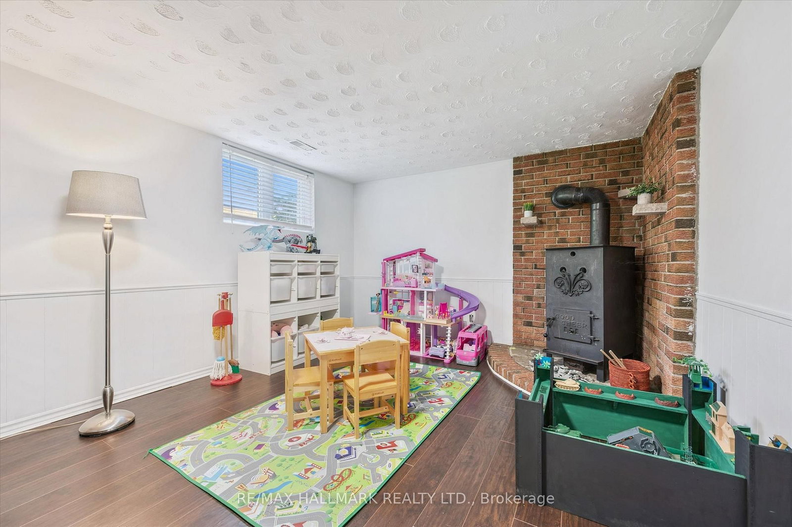 32 Warwick Court • Kitchener, ON photo 20