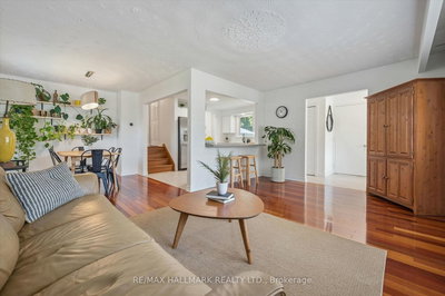 32 Warwick Court • Kitchener, ON photo 7