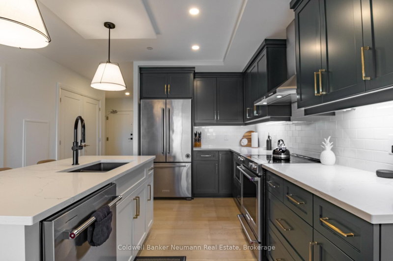 1206 - 71 Wyndham Street S