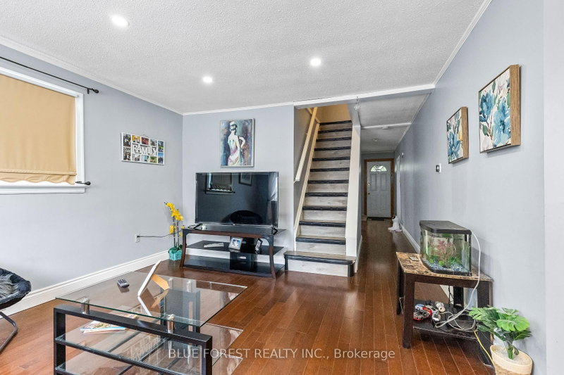 69 Connaught Ave photo 5