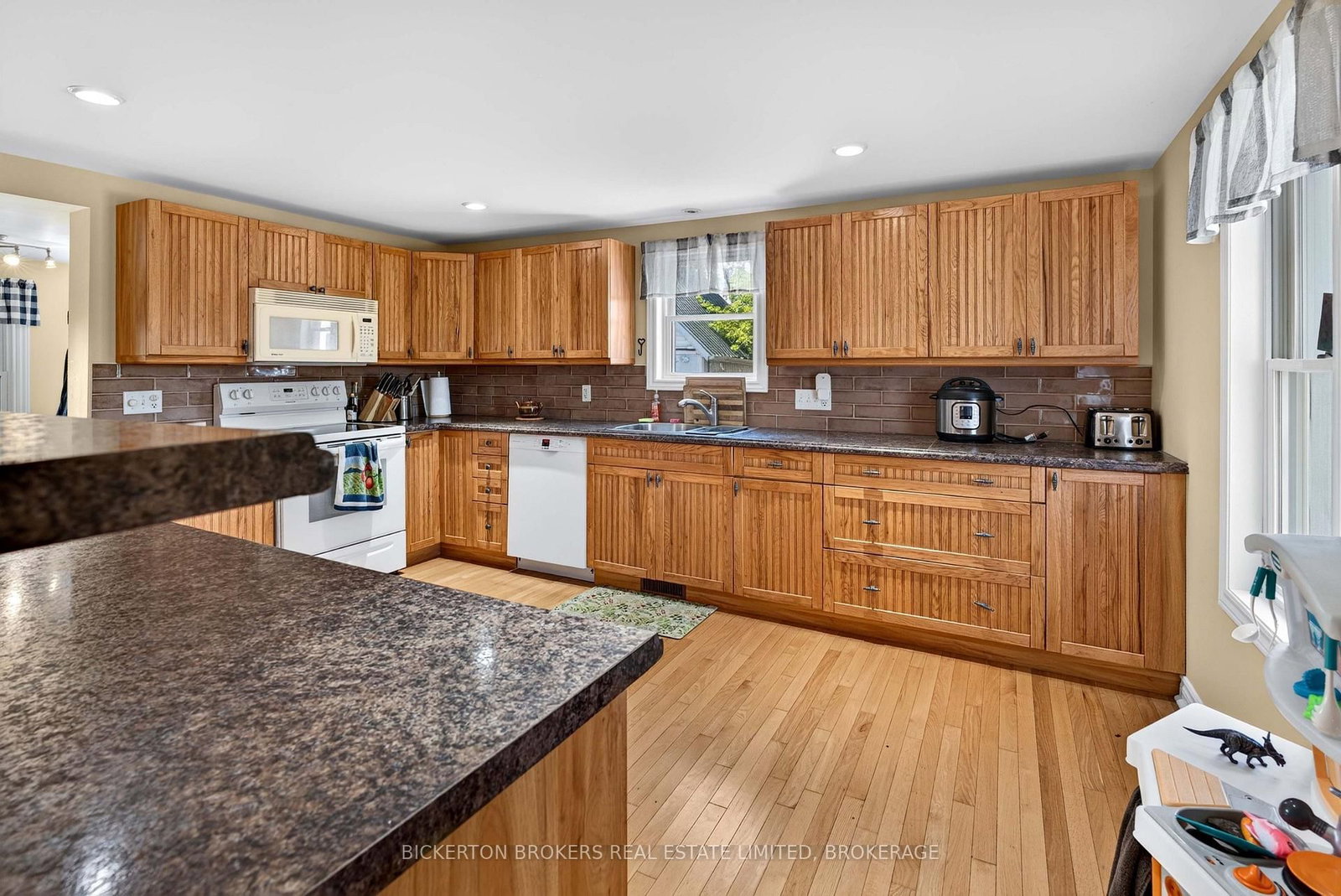 Listing Image 5
