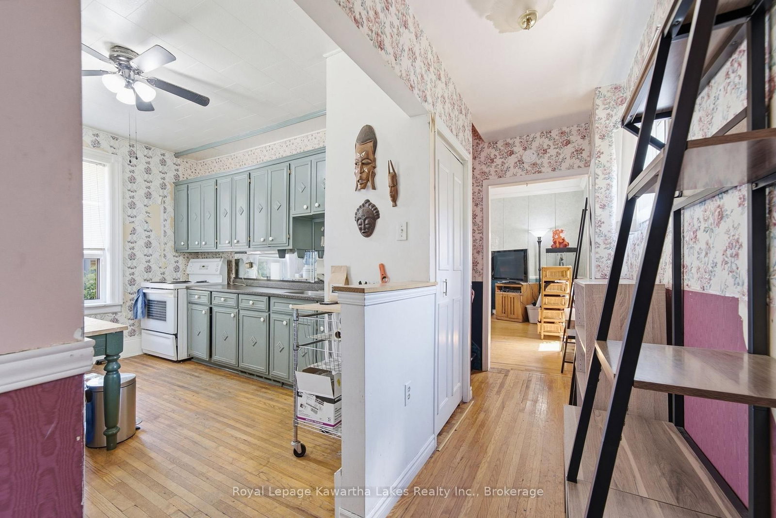 Listing Image 11