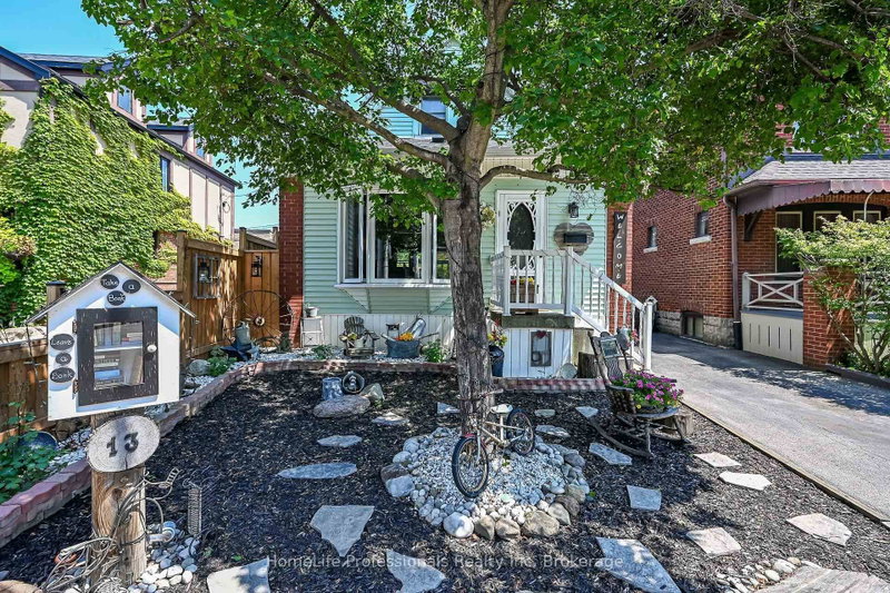 13 Paisley Avenue S