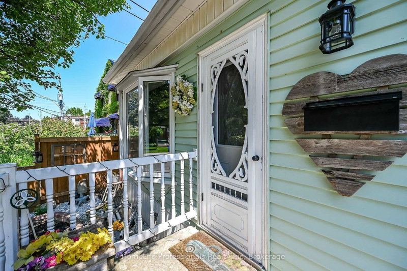13 Paisley Avenue S