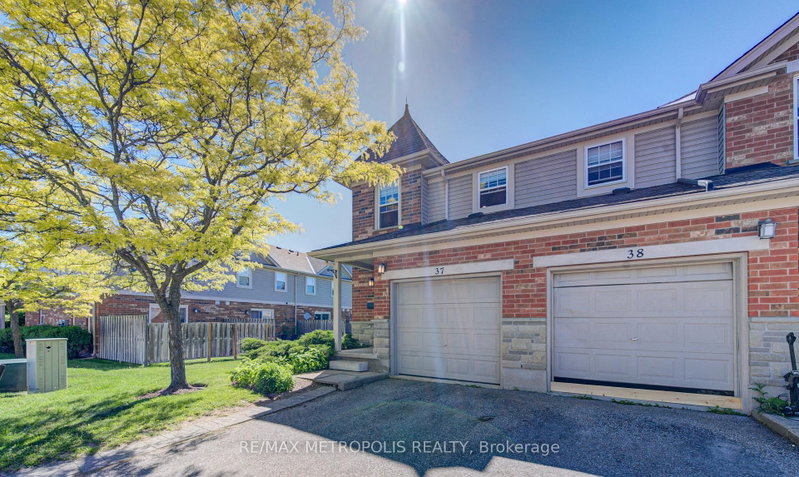 37 - 124 GOSLING Gardens